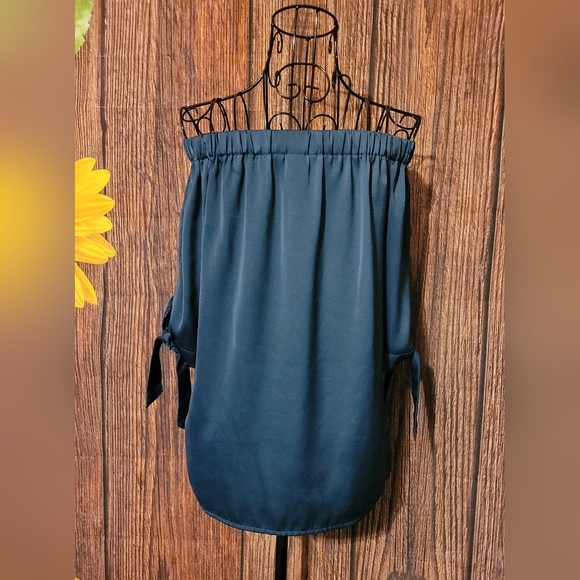 H&M Faux Silk Off-The-Shoulder Blouse - Picture 3 of 5